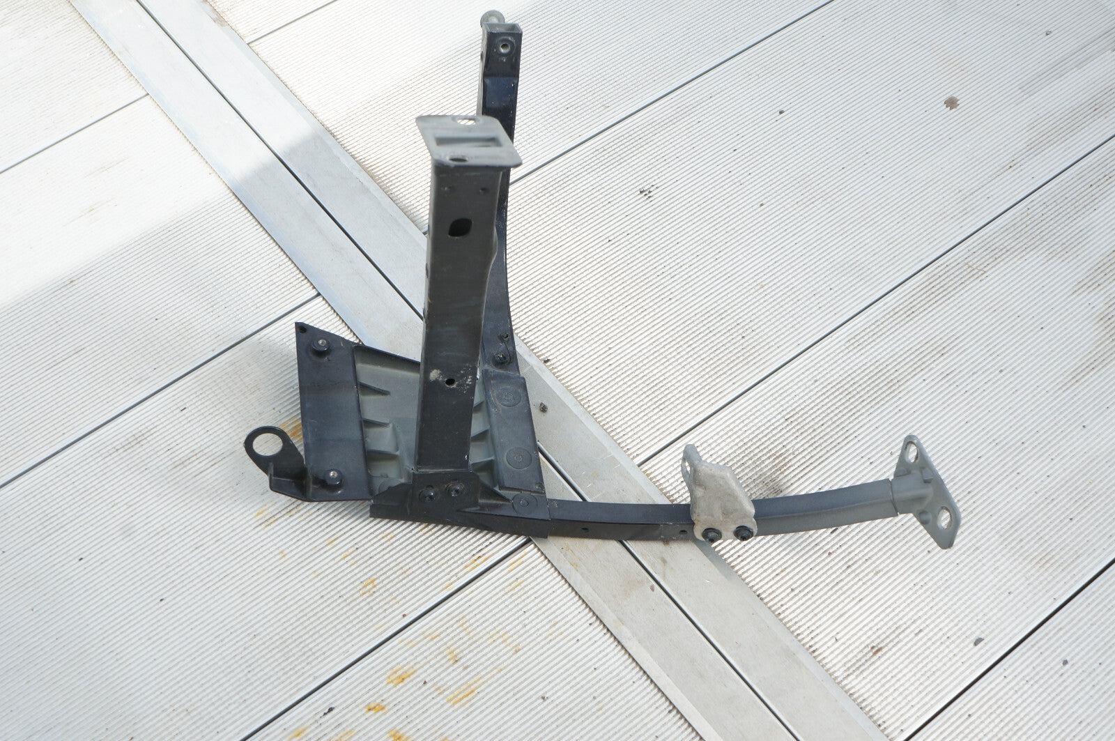 2007-2010 AUDI A8 S8 FRONT RIGHT HEADLIGHT CROSS SUPPORT BRACE 4E0821138F OEM