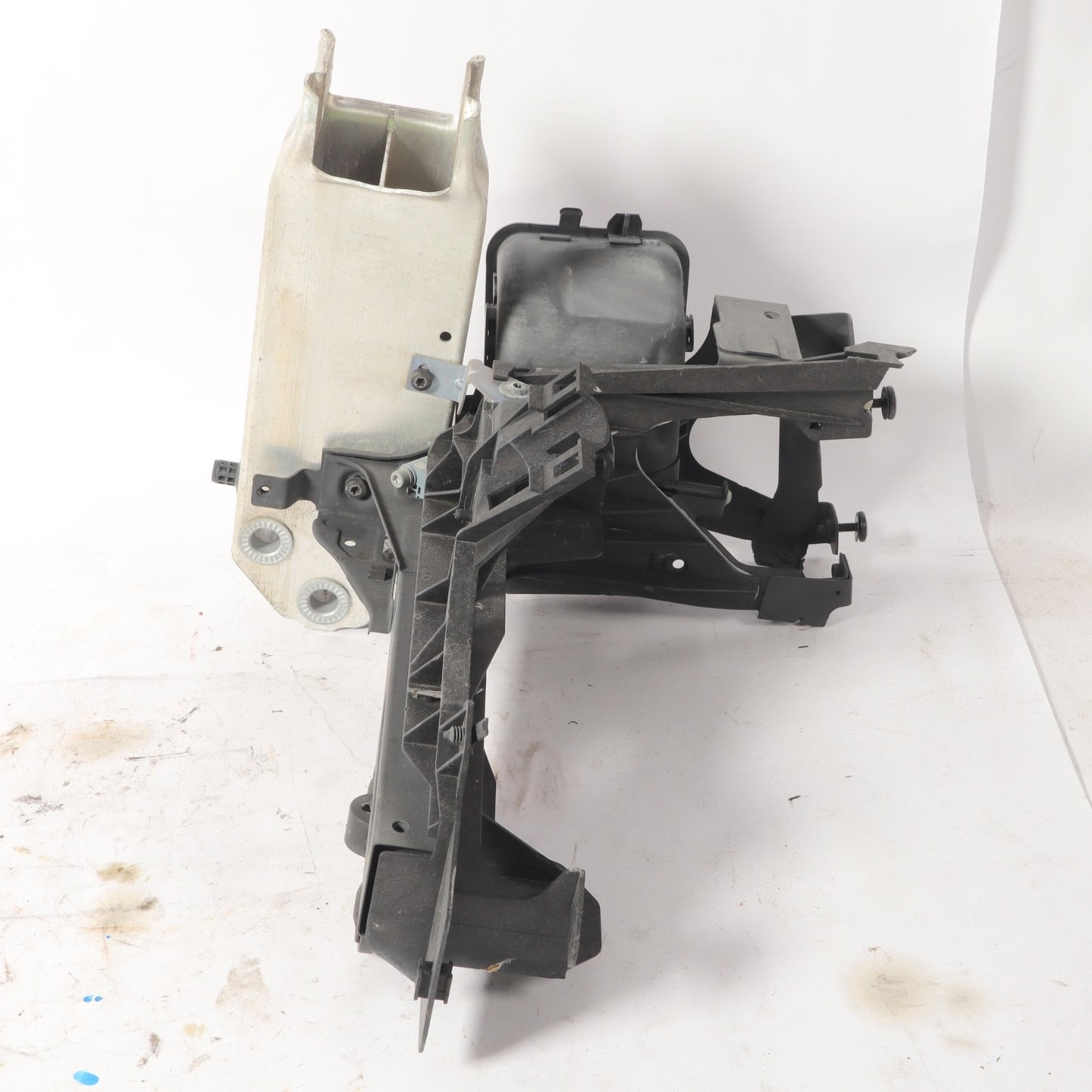 10-17 BMW F07 535i 550i GT RADIATOR SUPPORT PANEL LOWER LEFT DRIVER OEM