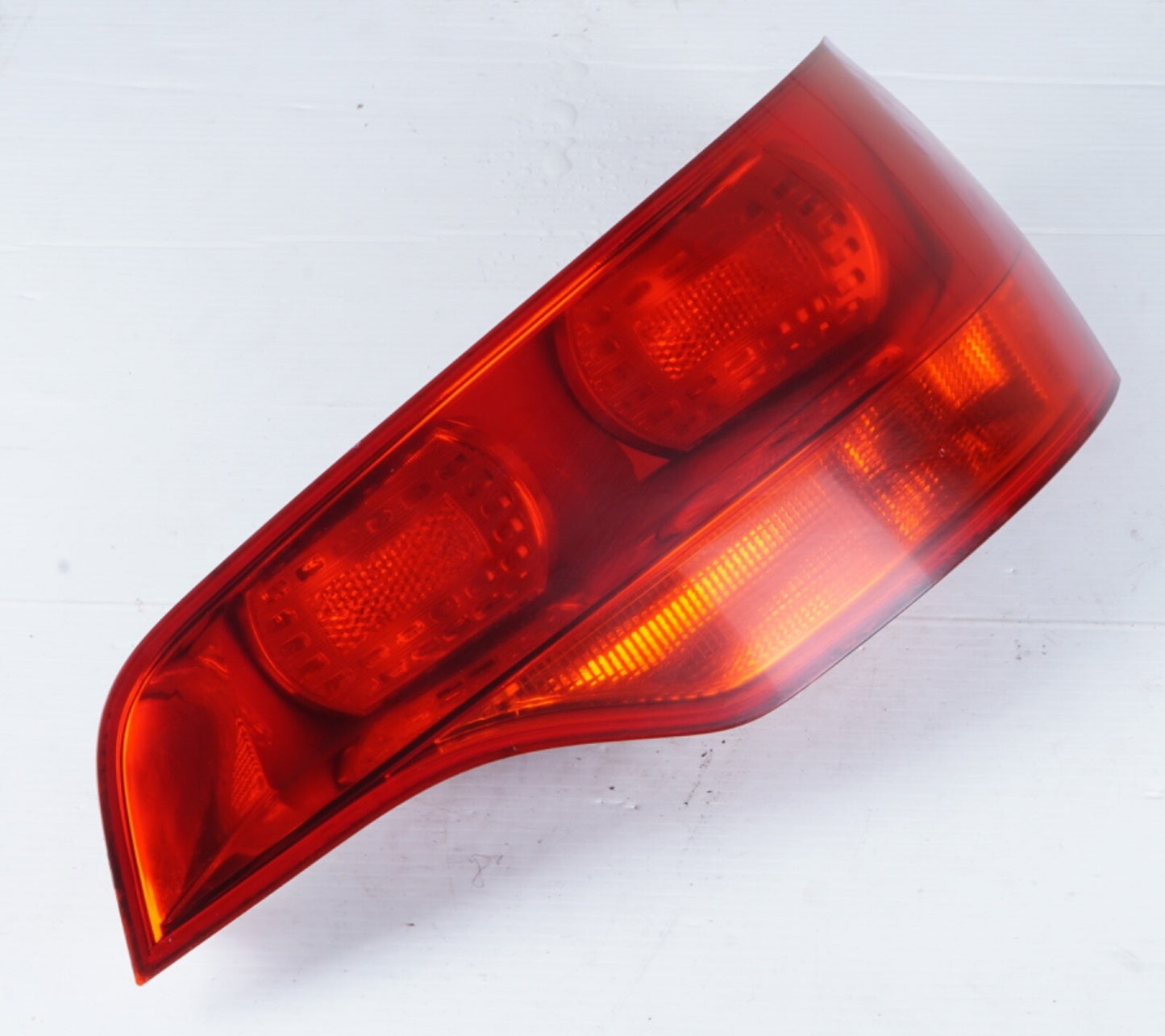 2010-2015 Audi Q7 Rear Right Passenger Side Tail Light 4L0945094 A
