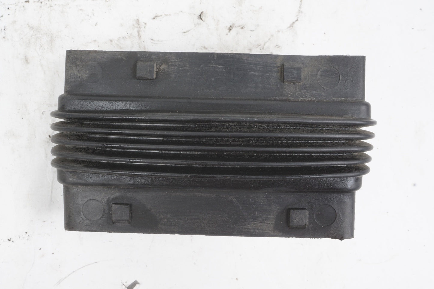 2014- 2021 MASERATI GHIBLI 3.0L FRONT RIGHT AIR INTAKE DUCT TUBE SLEEVE SEAL OEM