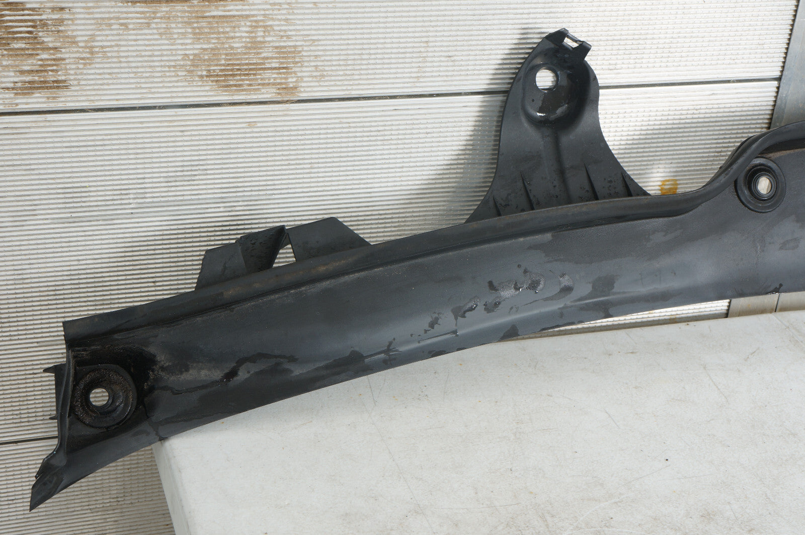 07-13 MERCEDES S550 W221 WINDSHIELD COWL PANEL BAFFLE WATER DRIP COVER OEM