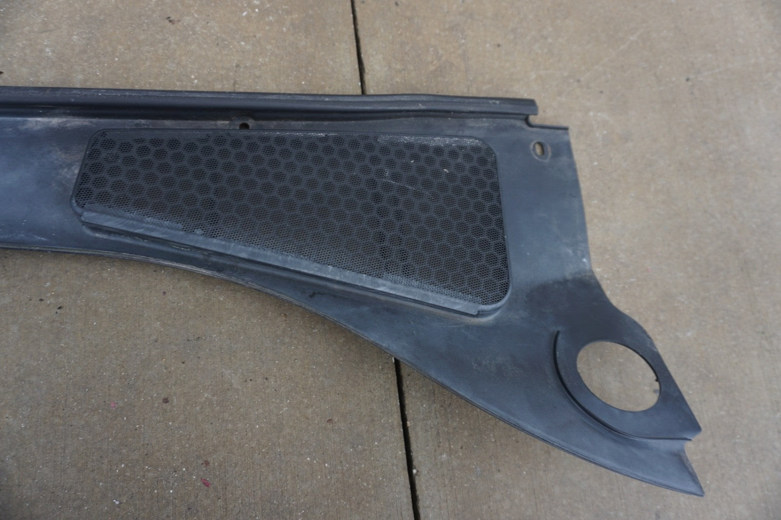 2012 - 2018 Ford Focus Windshield Wiper Motor Cowl Cover