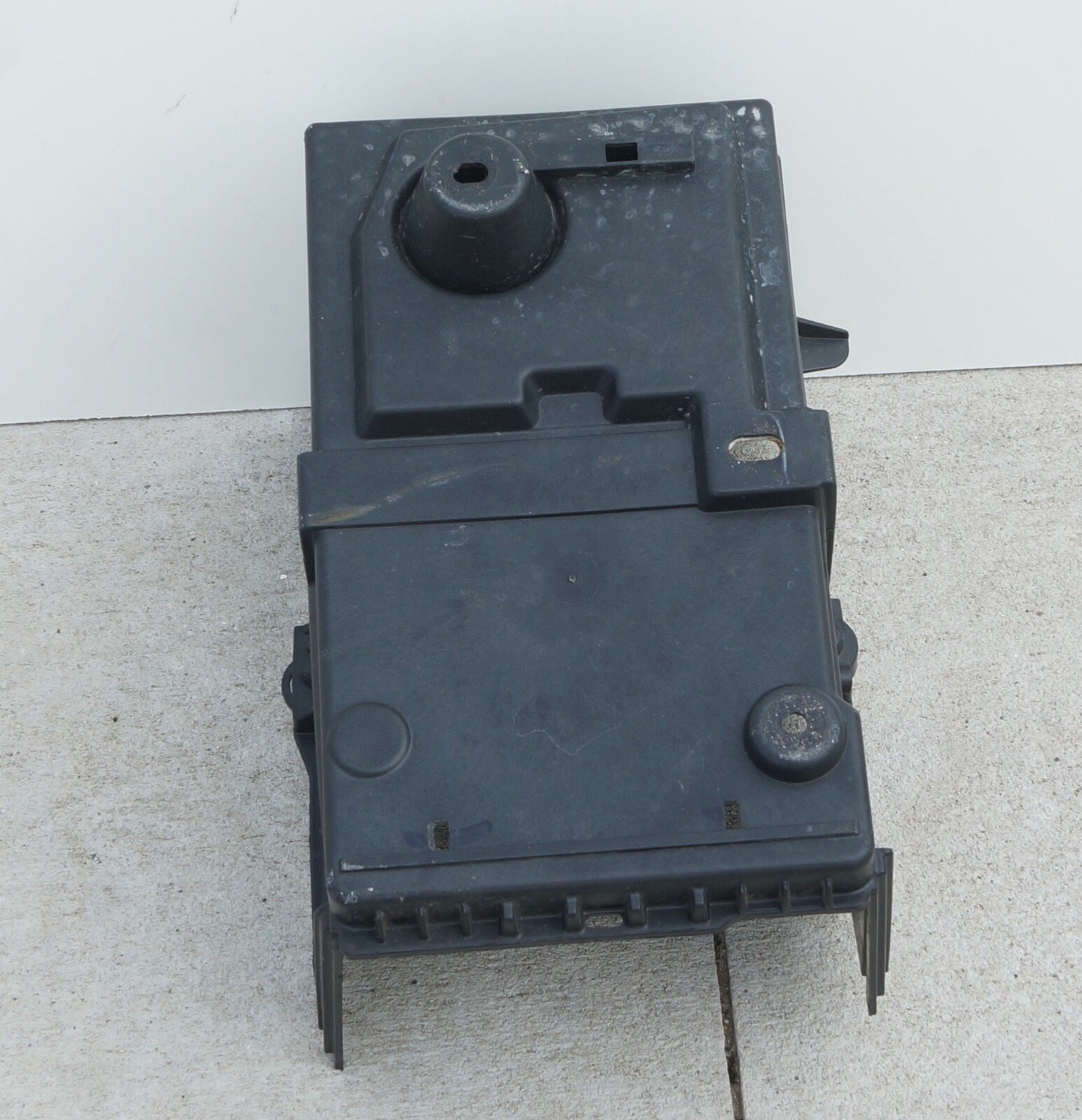2017 -2019 FORD ESCAPE BATTER TRAY HOLDER HAS DAMAGE OEM AM5110723AD