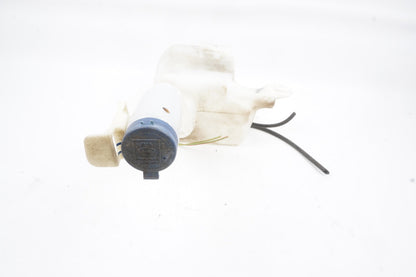 2014 - 2017 Fiat 500L Trekking Windshield Washer Tank Reservoir Bottle w/ Motor