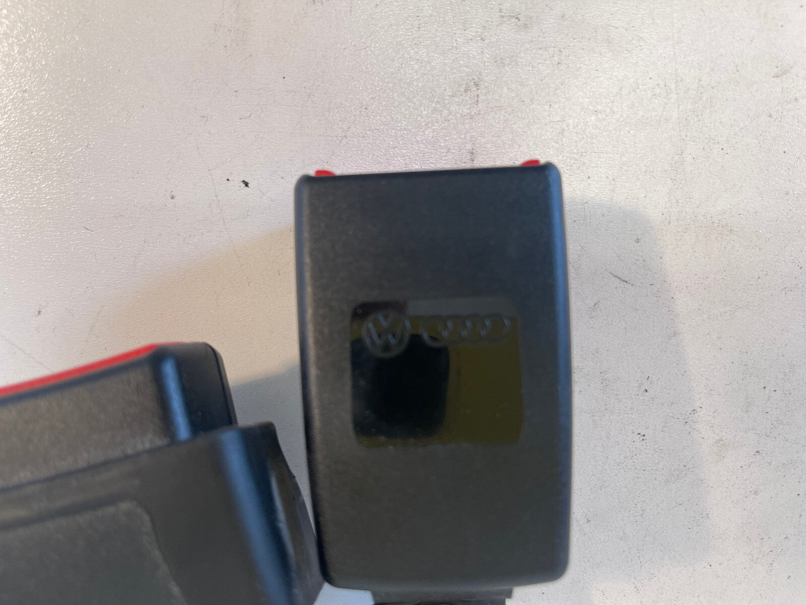 2012-2014 AUDI A7 REAR SEAT BELT BUCKLE LATCH DUAL OEM