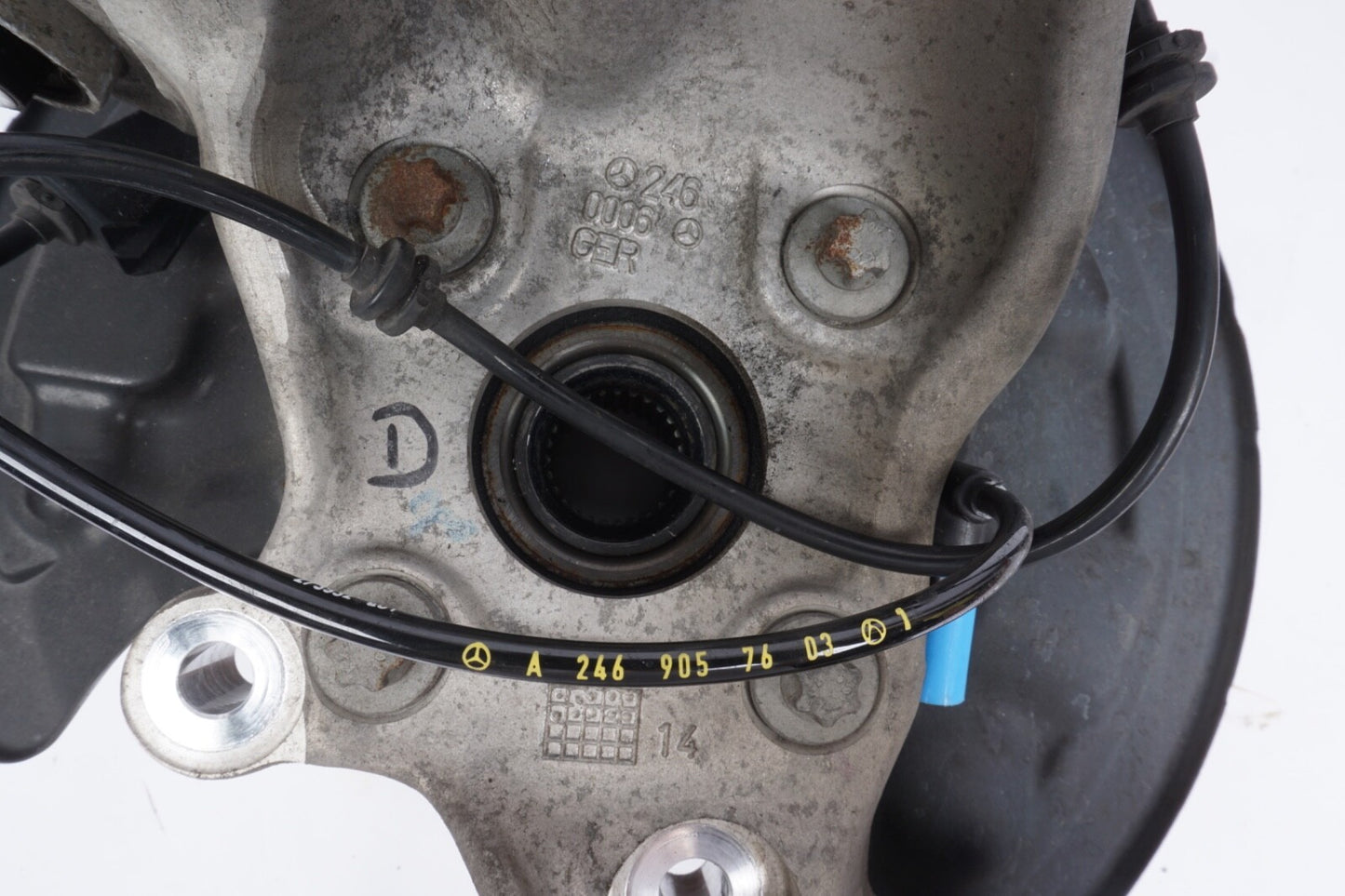 2015-2020 MERCEDES GLA250 X156 AWD REAR LEFT SIDE SPINDLE KNUCKLE & WHEEL HUB