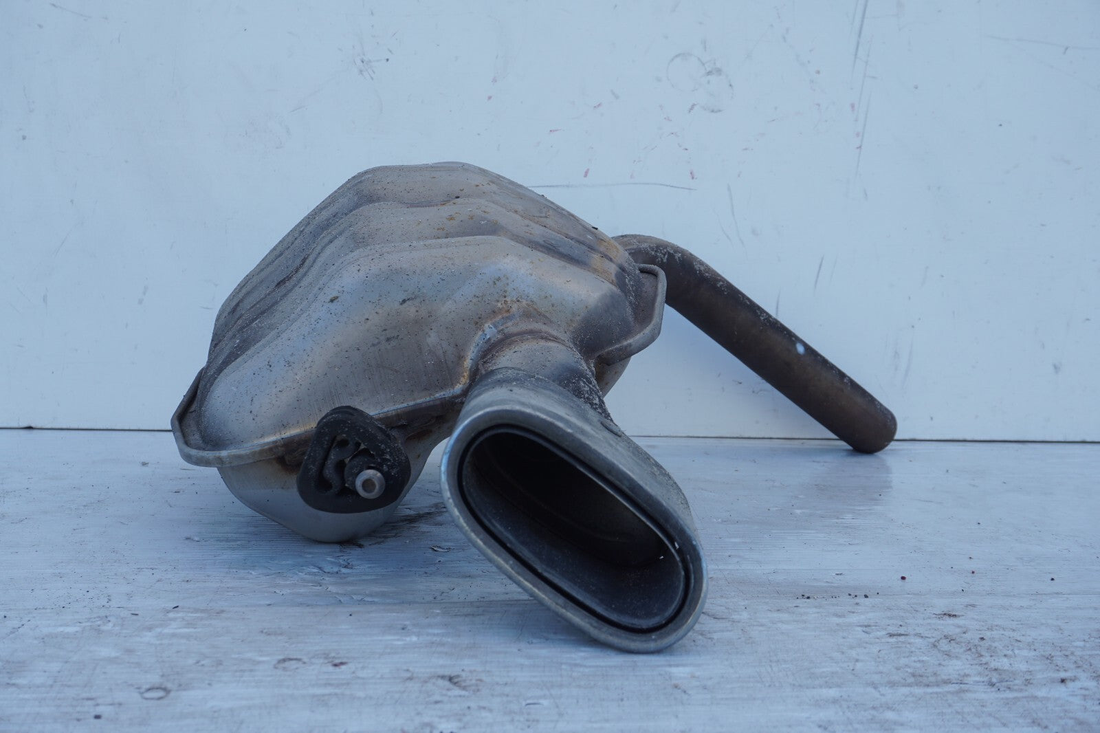 2003-2006 Mercedes-Benz SL500 REAR RIGHT PASSENGER EXHAUST MUFFLER TAIL PIPE OEM