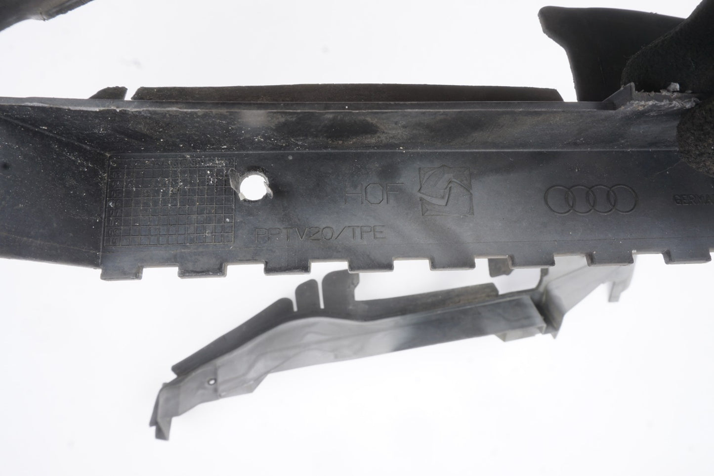 2005-2011 Audi A6 4.2L Radiator Air Duct Guide Channel  Set Of 2 OEM