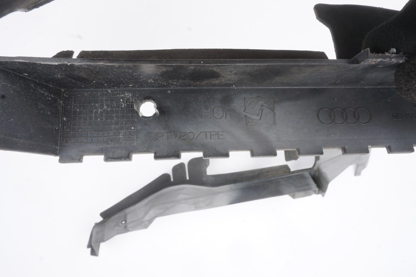2005-2011 Audi A6 4.2L Radiator Air Duct Guide Channel  Set Of 2 OEM