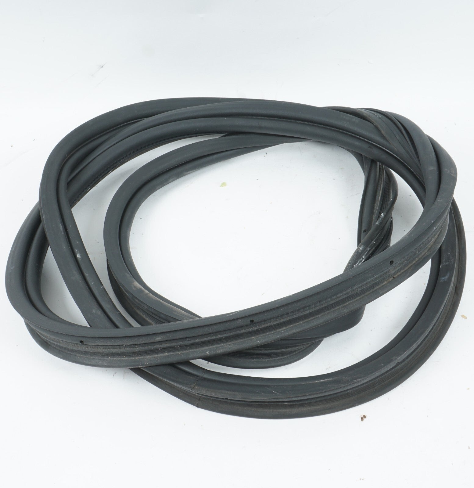 2014-2017 MASERATI QUATTROPORTE RUBBER GASKET TRUNK LID WEATHERSTRIP SEAL OEM