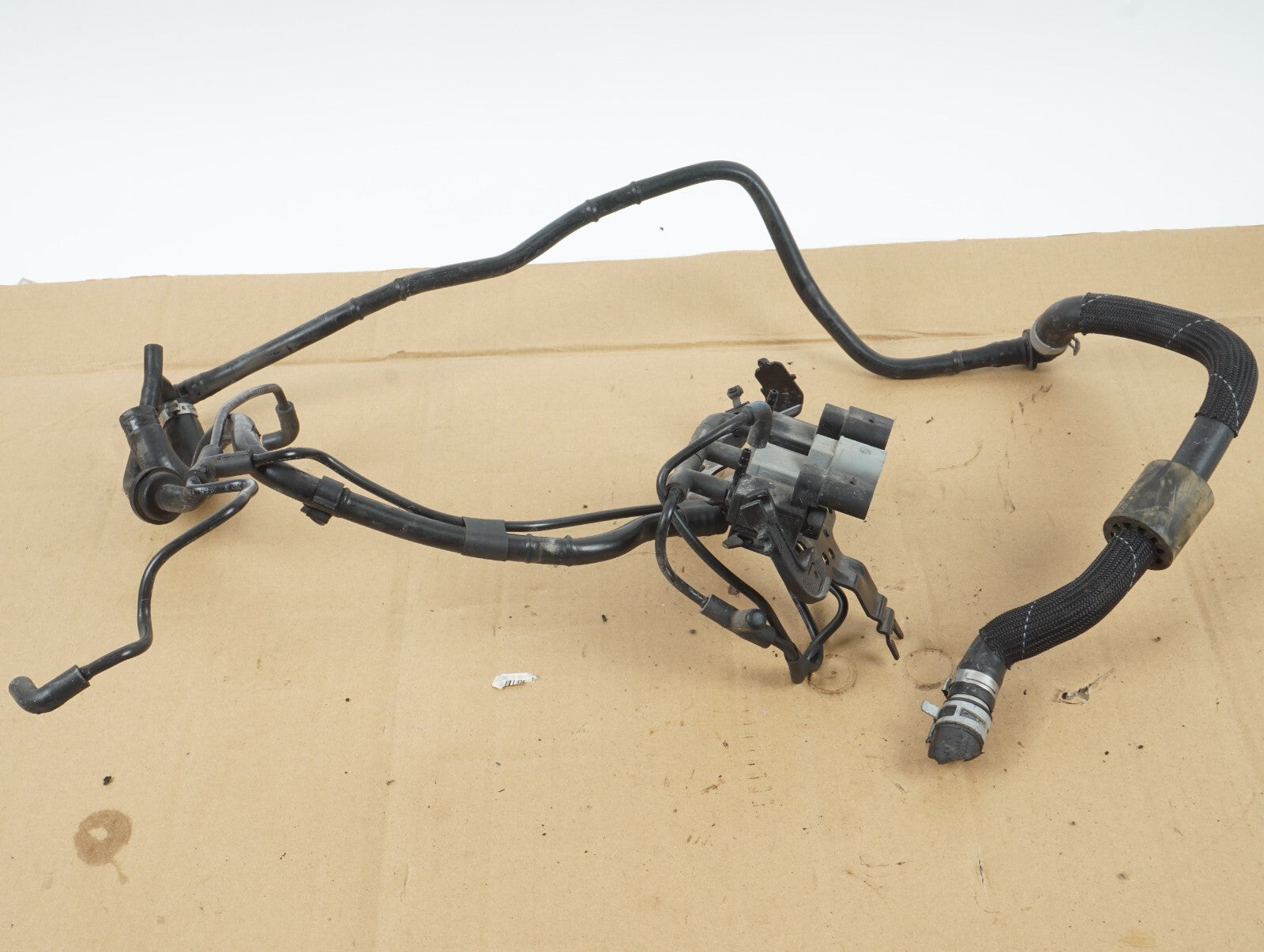 2012 - 2015 AUDI A7 3.0L EMISSION SYSTEM PURGE SOLENOID VALVES W/ BRACKET OEM