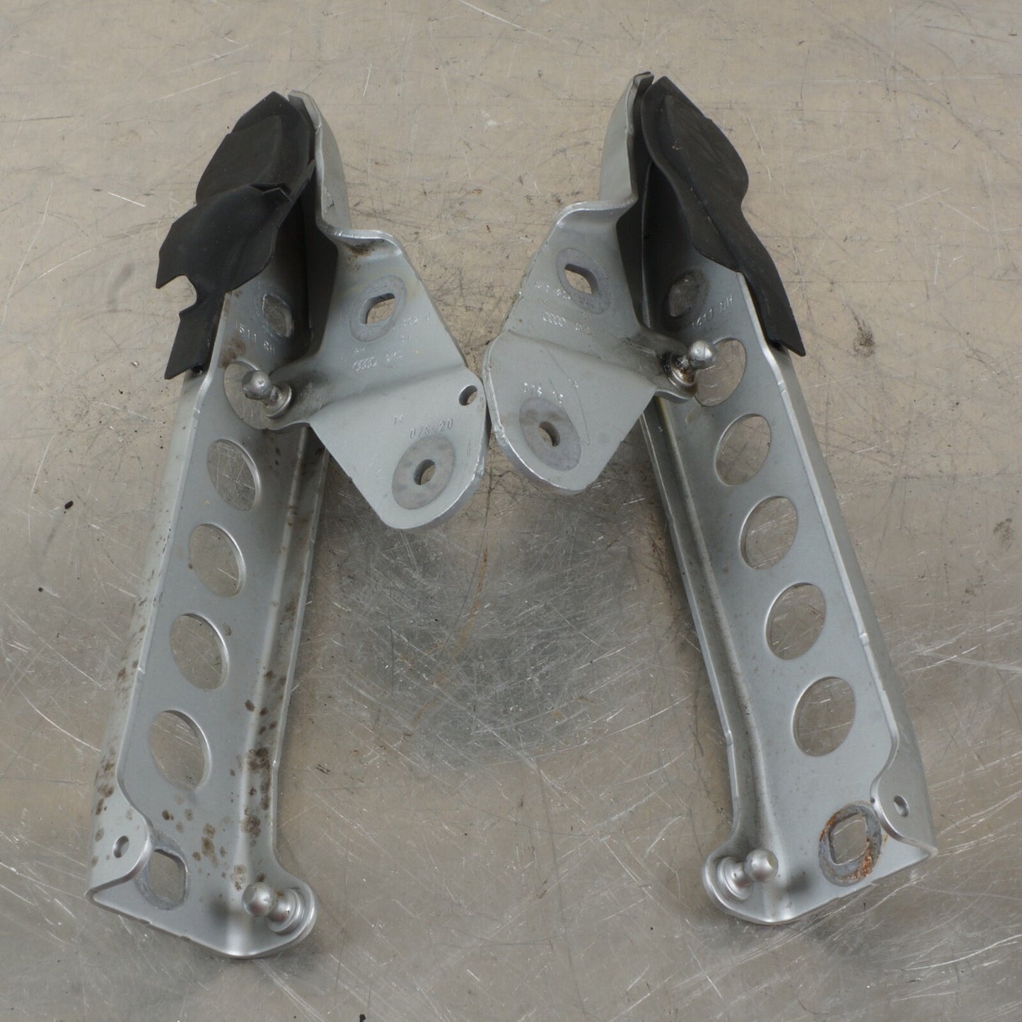2011 - 2017 AUDI A8L HOOD RIGHT & LEFT HINGE SUPPORT BRACKET OEM