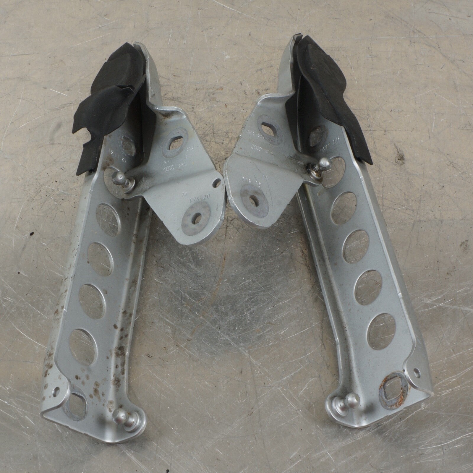 2011 - 2017 AUDI A8L HOOD RIGHT & LEFT HINGE SUPPORT BRACKET OEM