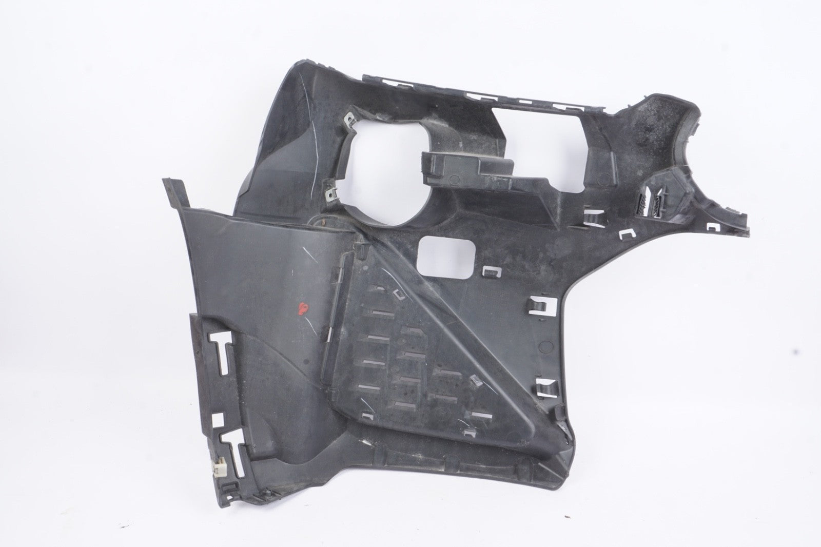 BMW X2 F39 FRONT RIGHT BUMPER FOG LAMP SUPPORT 51118069092 8069092