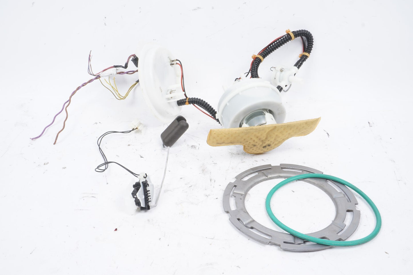 13 - 18 BMW 650i Fuel Pump 7308449 OEM