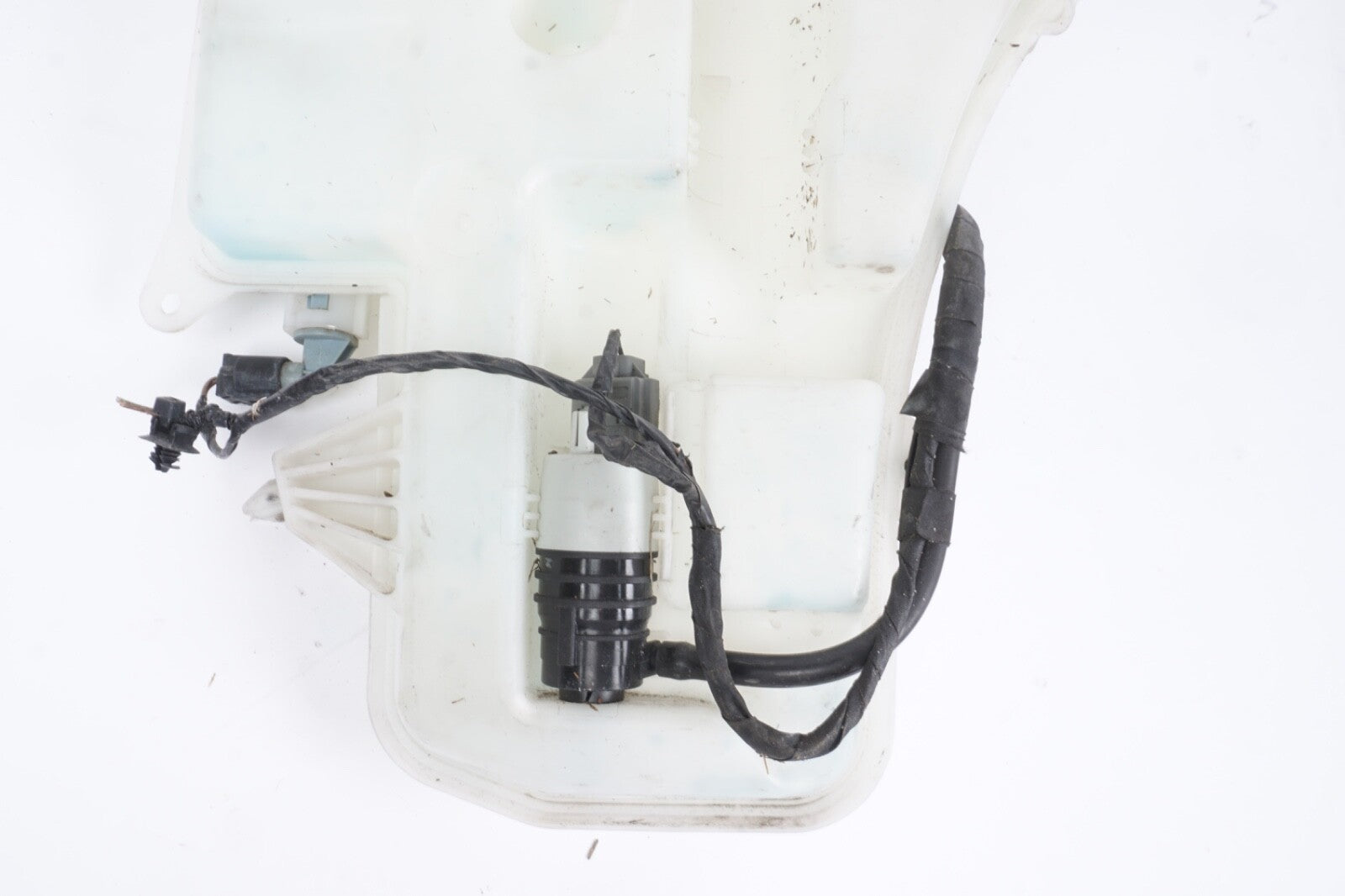 07 - 13 BMW 328i 335 E93 CONVERTIBLE  WINDSHIELD WASHER RESERVOIR FILLER NECK
