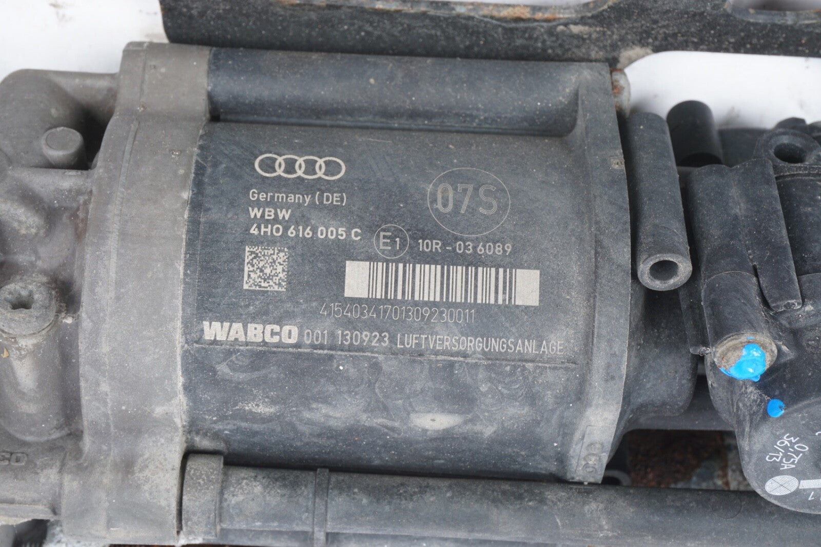 2011-2018 Audi A8 Air Ride Suspension Air Compressor | OEM 4H0616005
