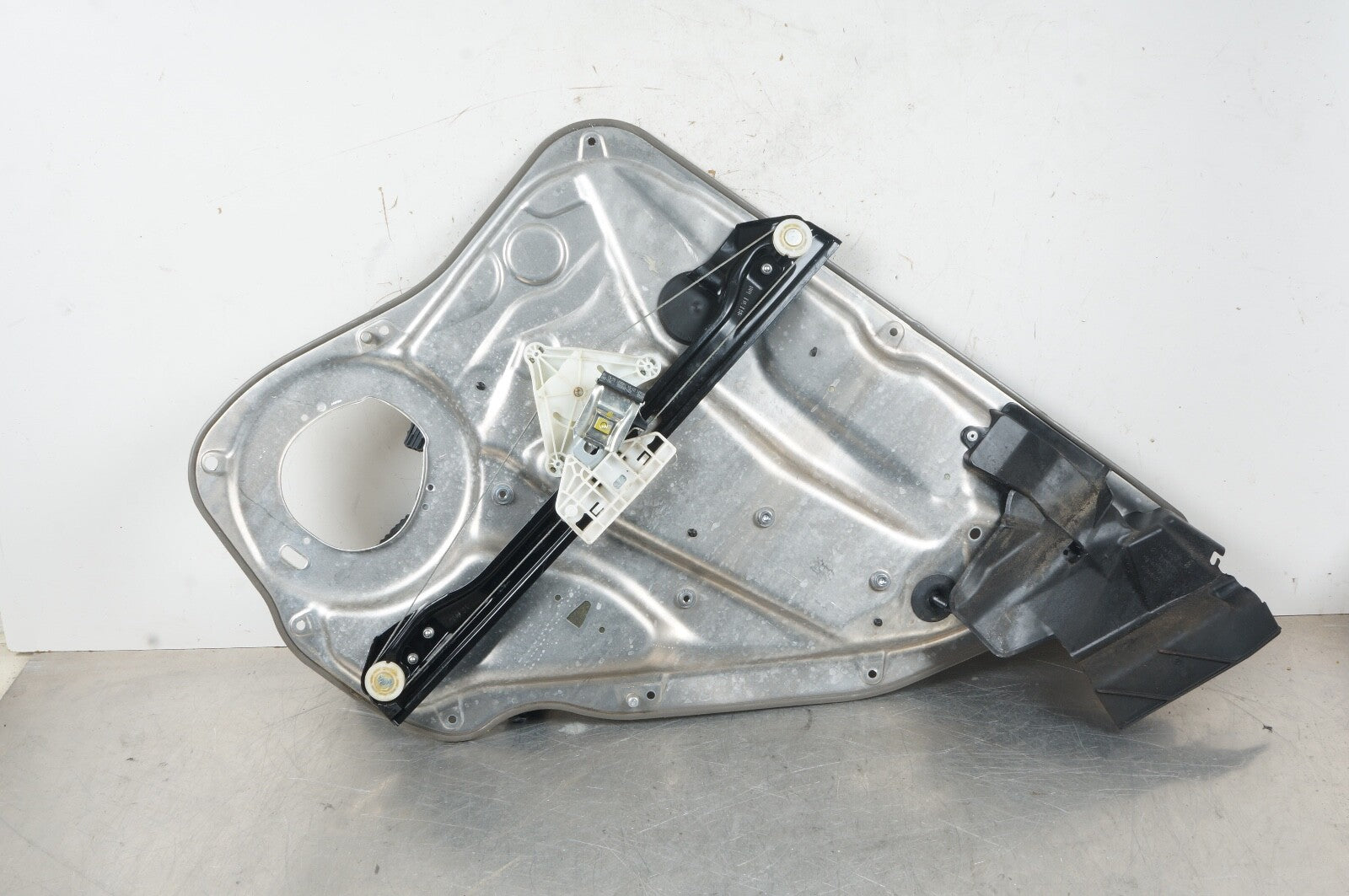 2008 - 2014 MERCEDES C300 C250 REAR LEFT DOOR INNER PANEL WINDOW REGULATOR OEM