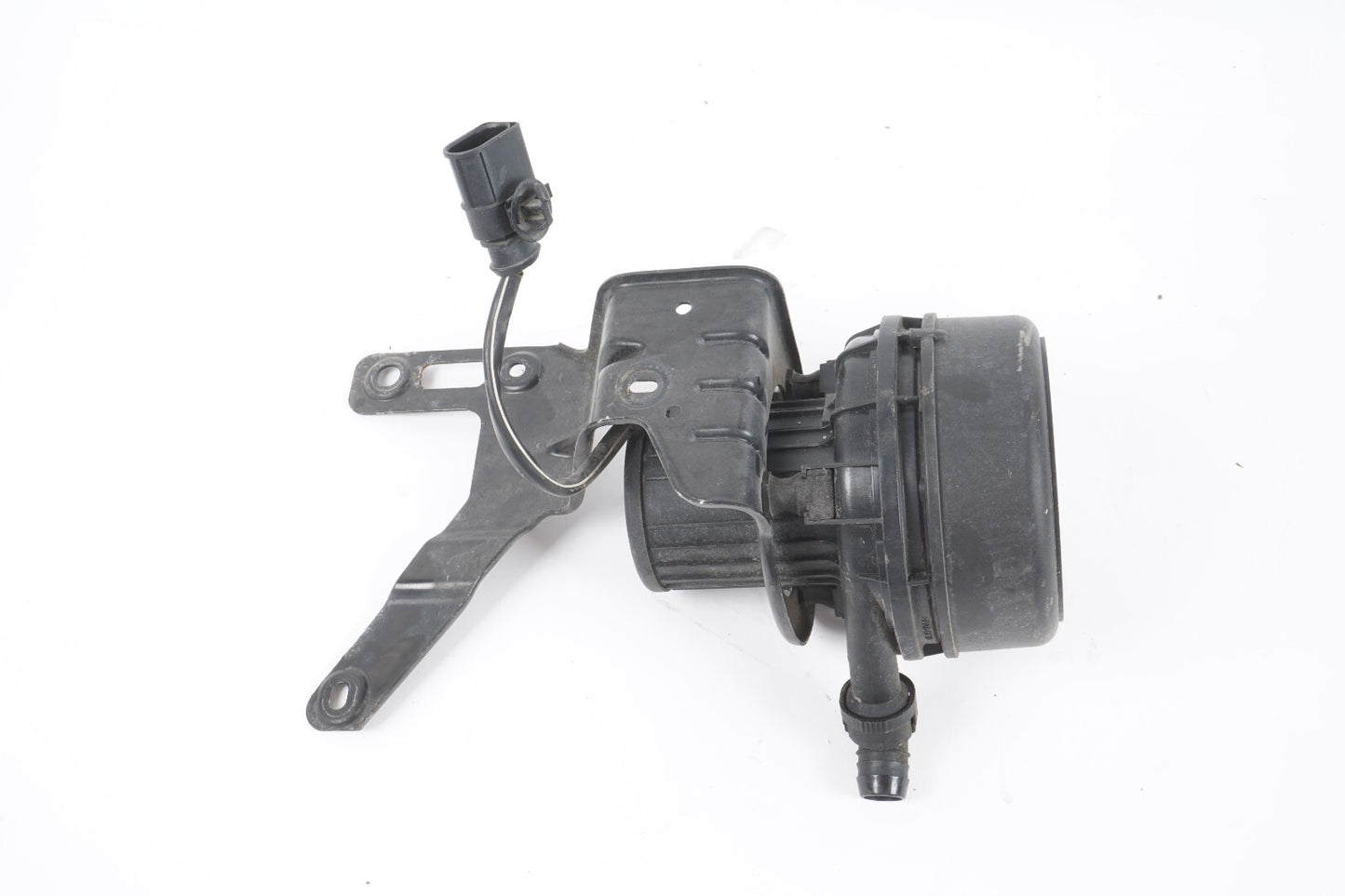 11-17 AUDI A8L A8 3.0L SECONDARY AIR INJECTION PUMP W/ MOUNT SUPPORT BRACKET OEM