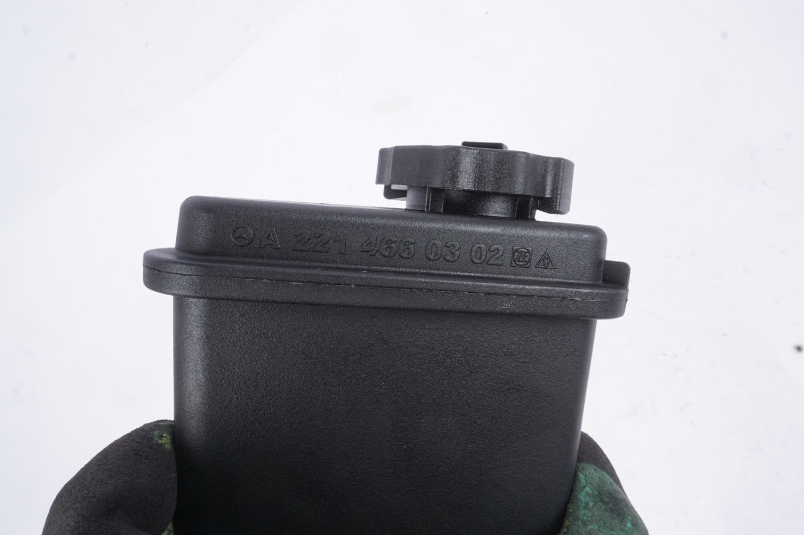 2010 - 2014 Mercedes W221 S550 CL550 Power Steering Fluid Reservoir OEM