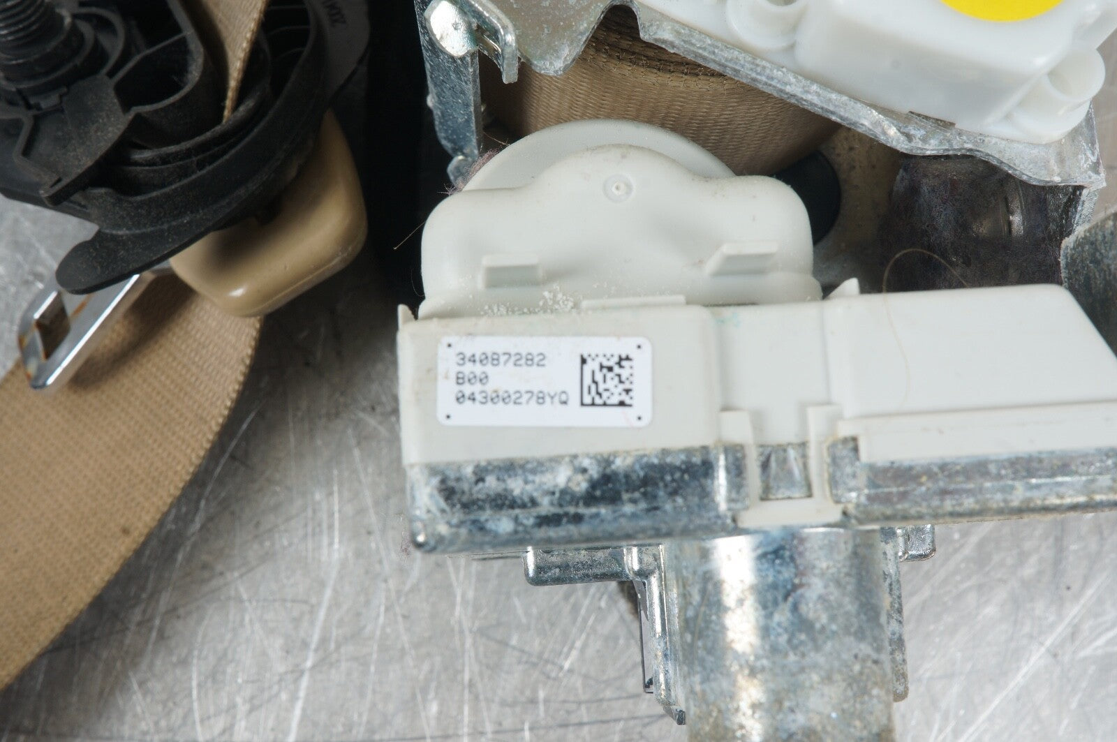 10-13 Mercedes W221 S600 S550 Front Left Side Seat Belt Retractor Beige OEM
