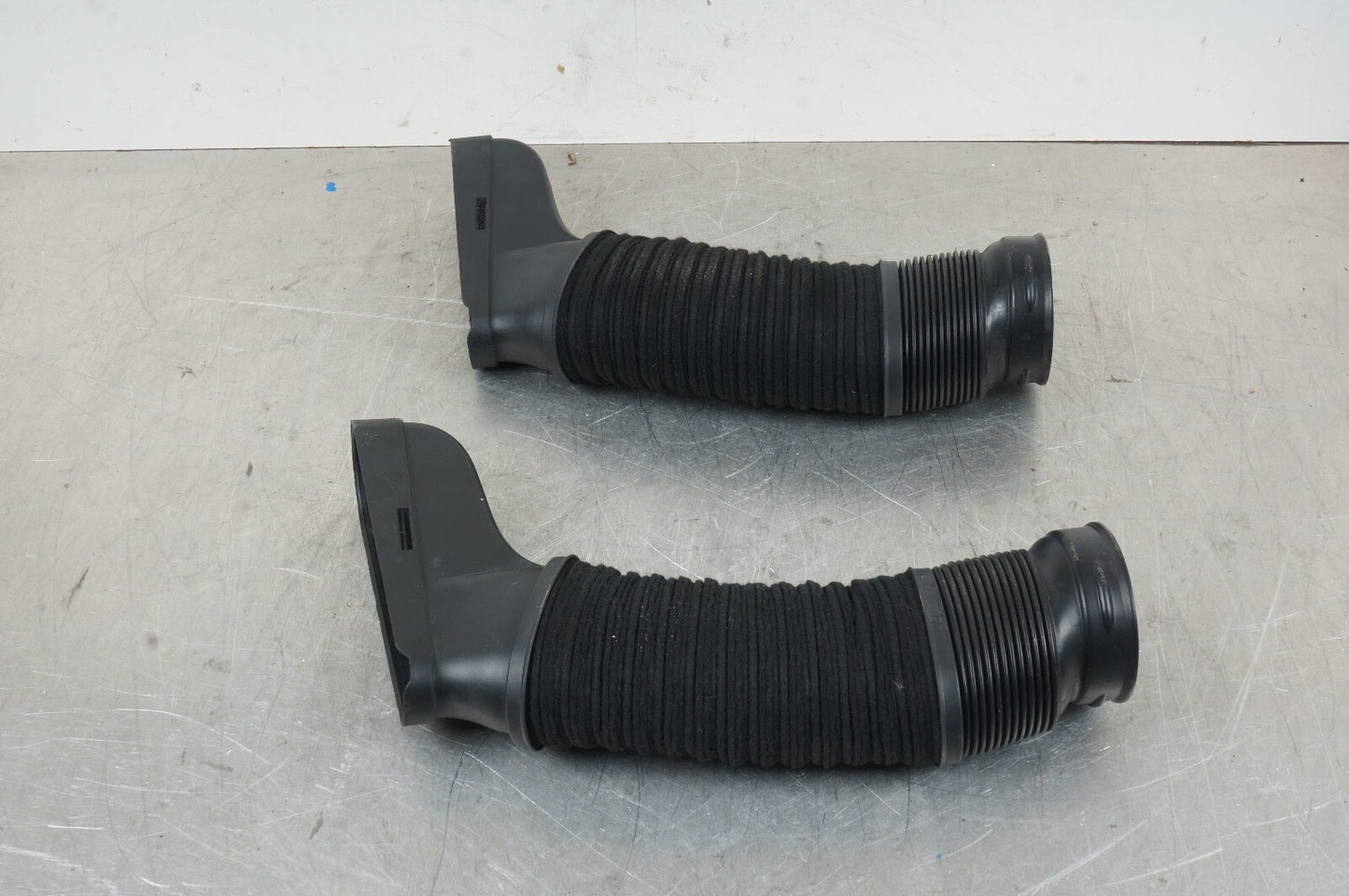 W204 MERCEDES 2011 C300 AIR INTAKE HOSE TUBE CLEANER DUCT LH RH