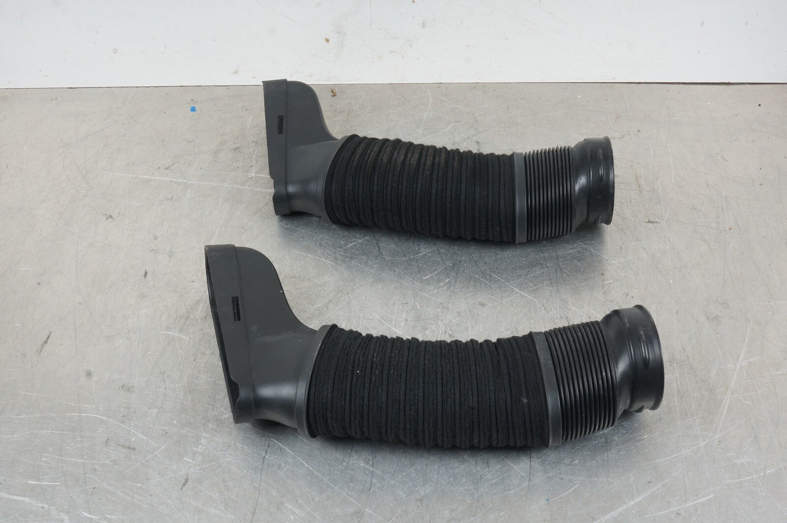 W204 MERCEDES 2011 C300 AIR INTAKE HOSE TUBE CLEANER DUCT LH RH