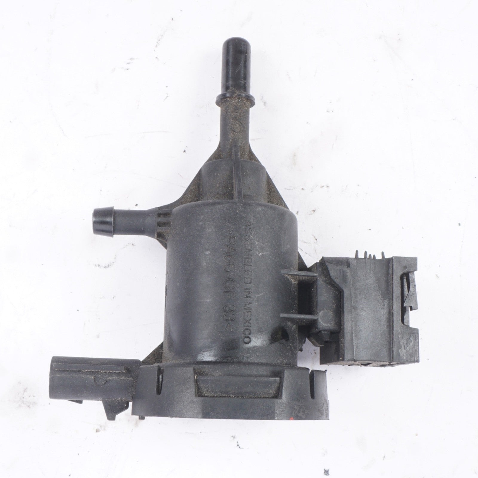 11-18 Mercedes W218 CLS550 S550 CL550 CLA Fuel System Purge Valve 0014760532 OEM