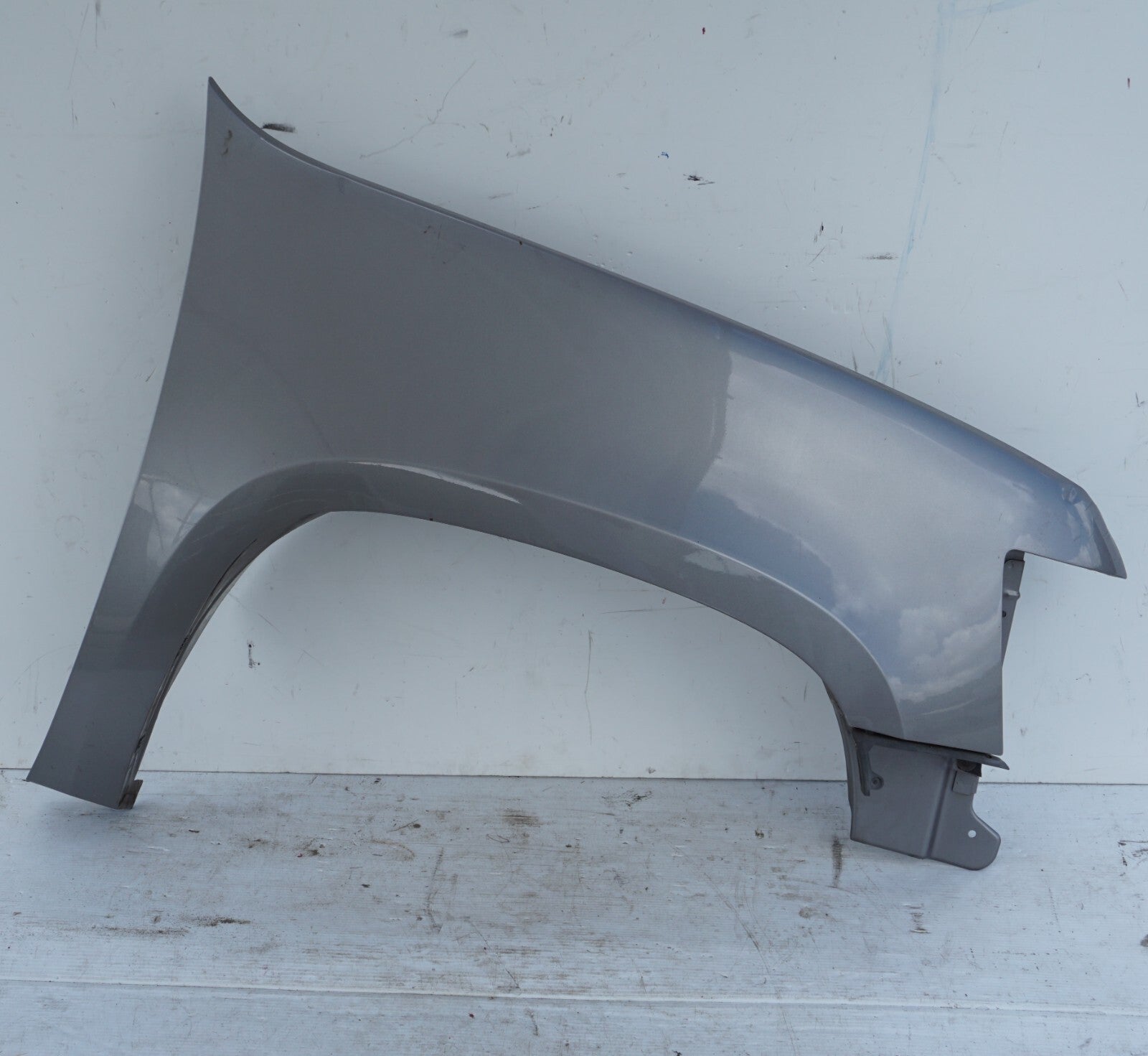 07-13 Chevy Suburban FRONT FENDER RIGHT PASSENGER SIDE OEM