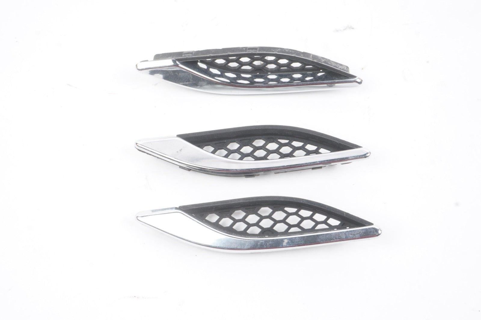 2014 - 2019 Maserati Ghibli Front Left Fender Vent Grille Trim Set OEM