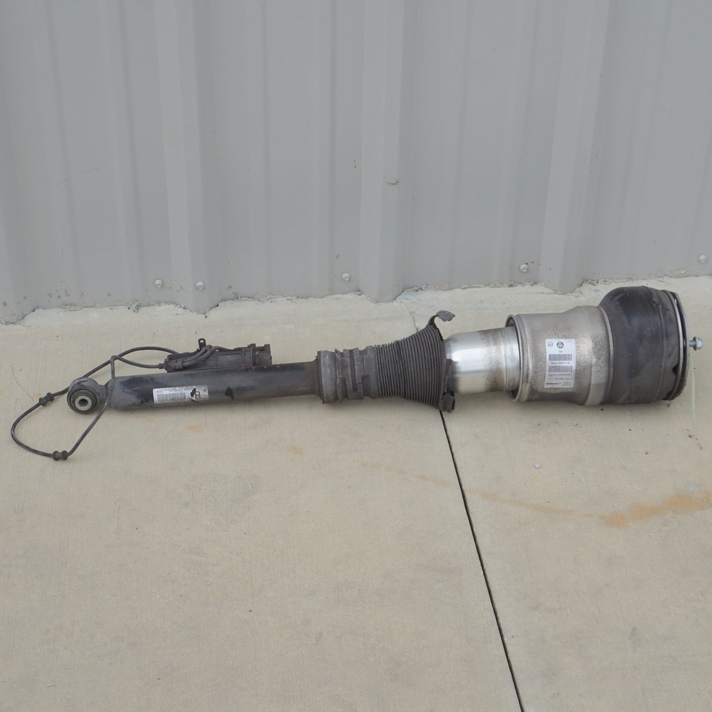 2014 - 2017 MERCEDES-BENZ S550 OEM REAR RIGHT AIR SUSPENSION SHOCK STRUT