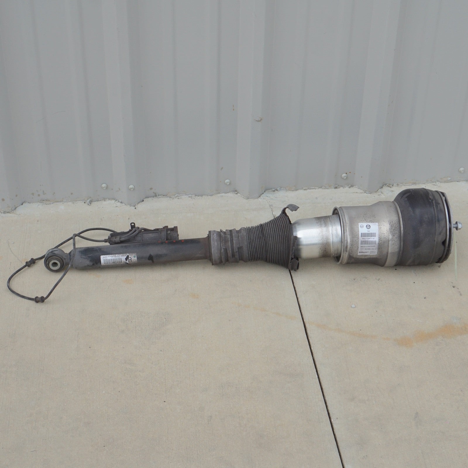 2014 - 2017 MERCEDES-BENZ S550 OEM REAR RIGHT AIR SUSPENSION SHOCK STRUT