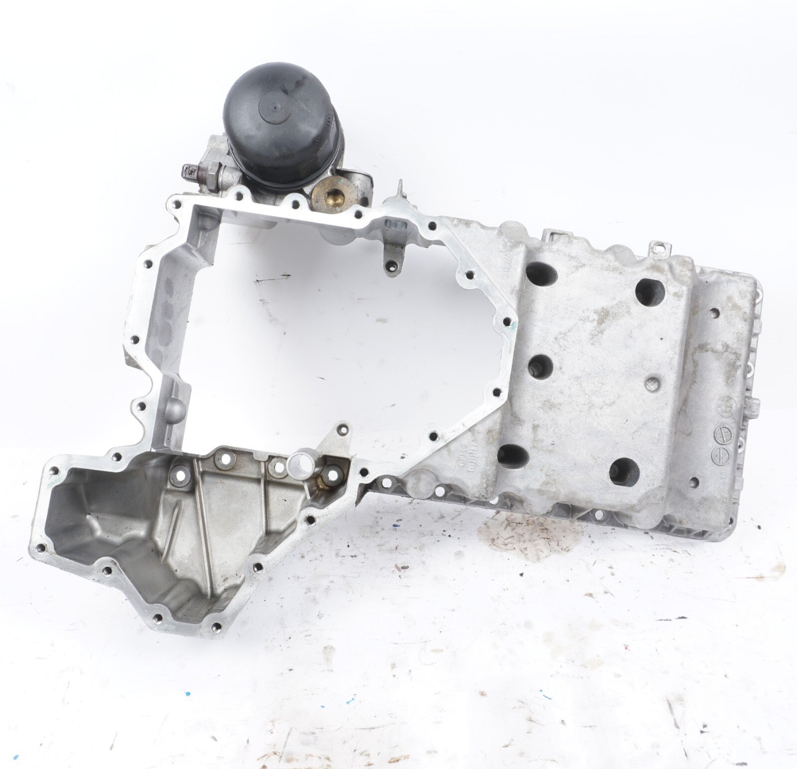 13 - 18 BMW 550I 650I 750I 4.4L N63TU Oil Pan Upper OEM