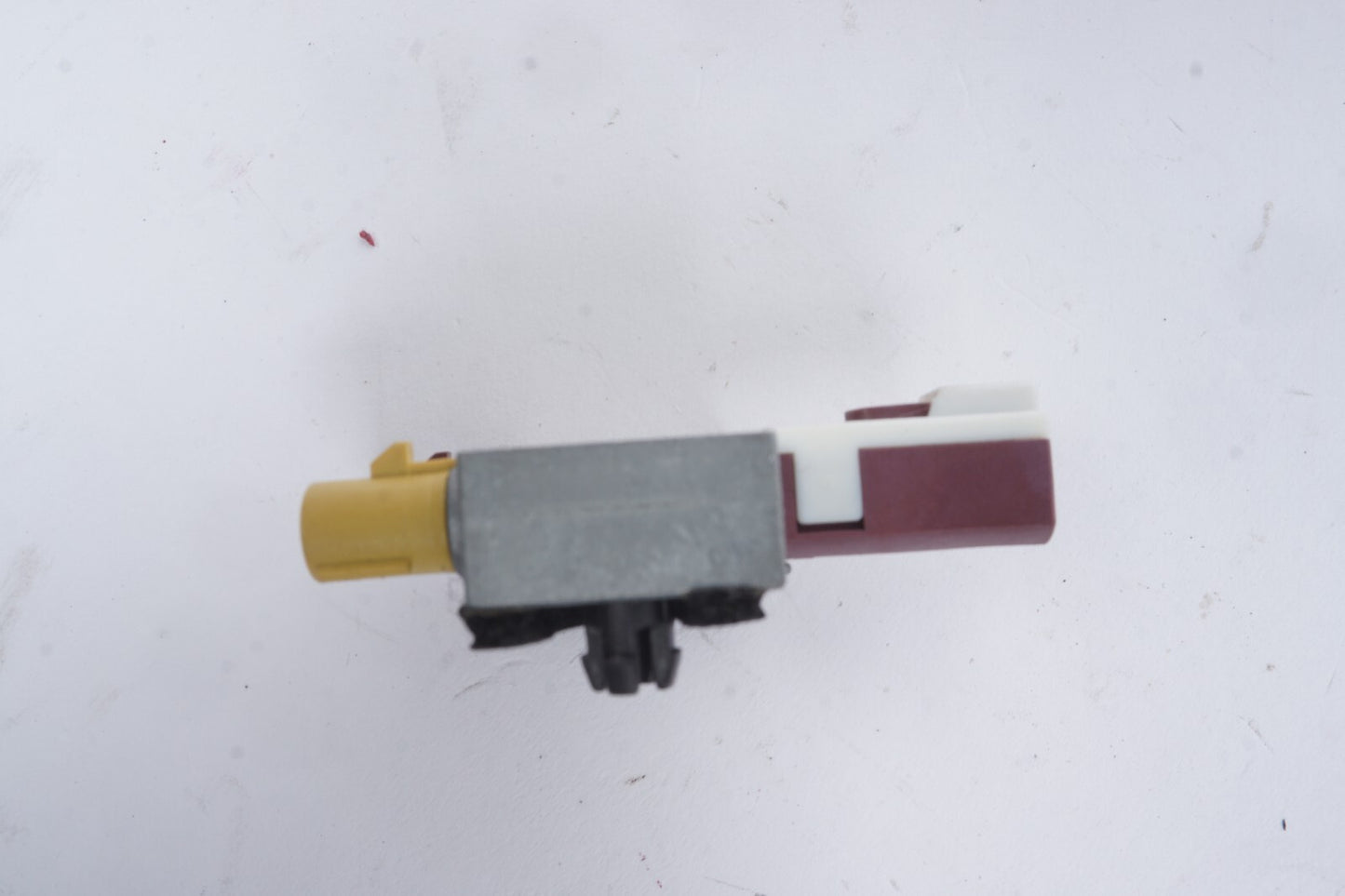 10-17 Mercedes W207 E350 E550 Radio Amplifier Splitter Module A2128704089 OEM
