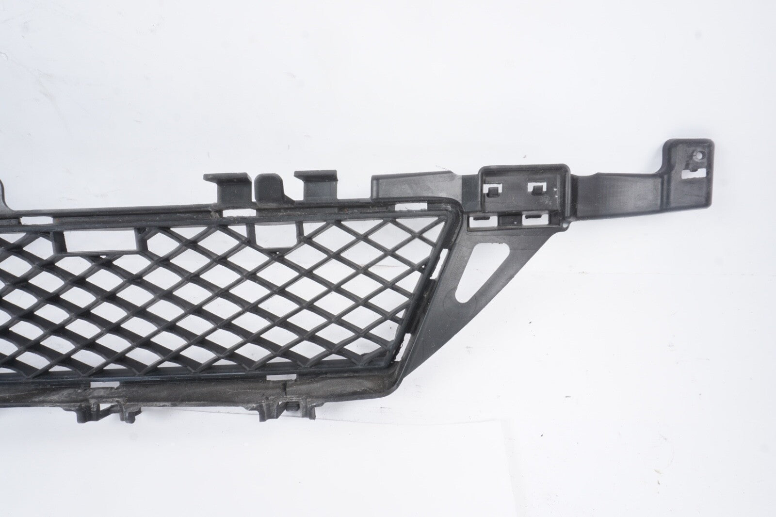 10-13  MERCEDES E350 E550 CONVERTIBLE FRONT BUMPER COVER LOWER CENTER GRILL TRIM