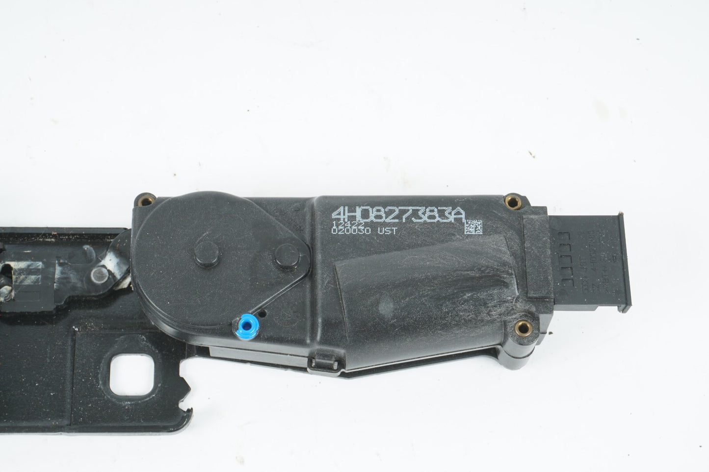2012 - 2017 AUDI A7 TRUNK LID LATCH LOCK ACTUATOR STRIKER PLATE 4H0827383A OEM