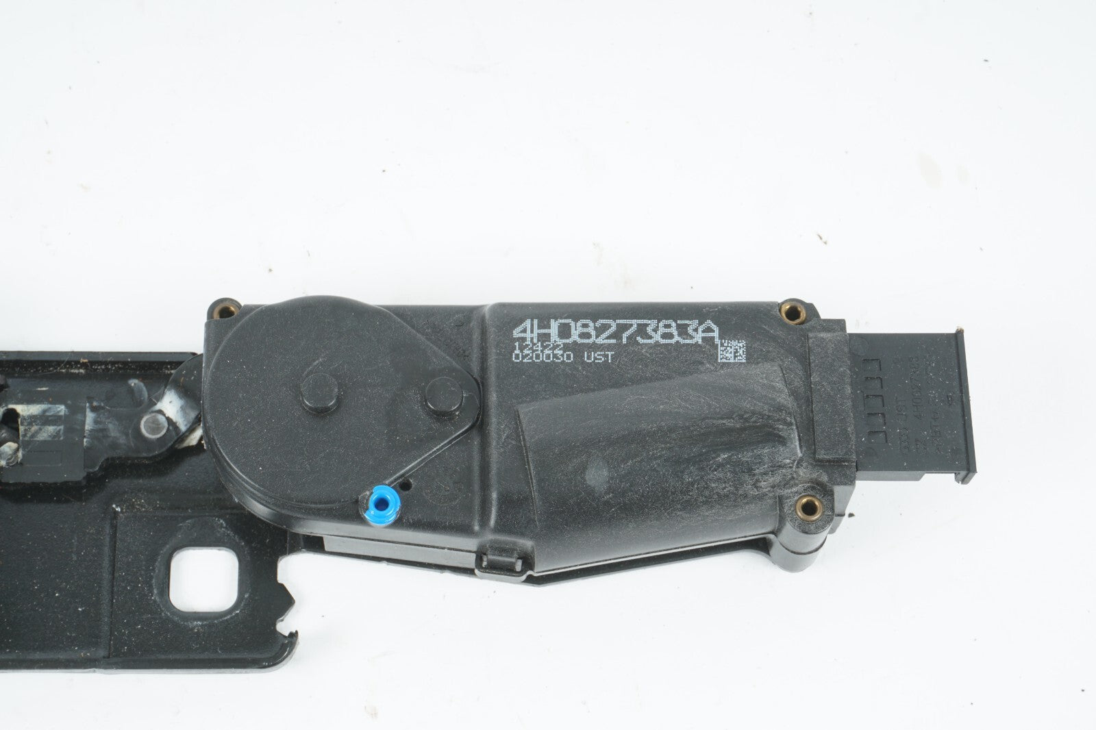 2012 - 2017 AUDI A7 TRUNK LID LATCH LOCK ACTUATOR STRIKER PLATE 4H0827383A OEM