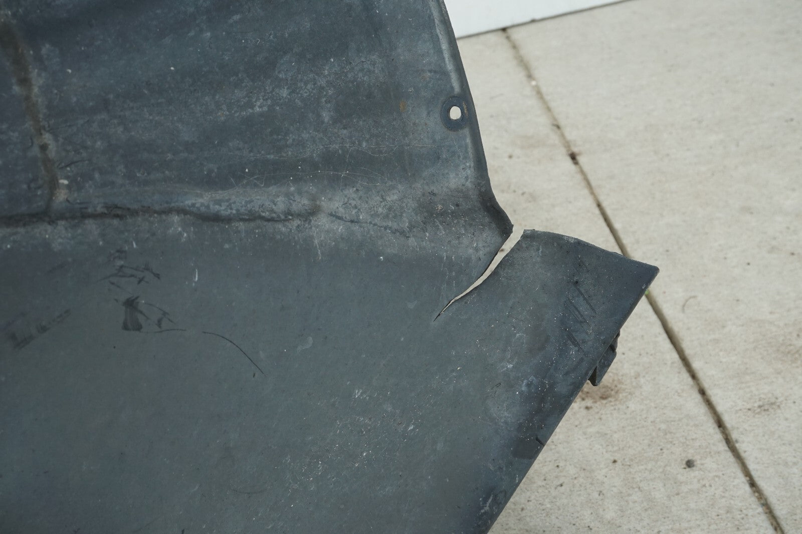 2006-2013 VOLVO C70 T5 FRONT LEFT DRIVER SIDE FENDER LINER SPLASH SHIELD OEM