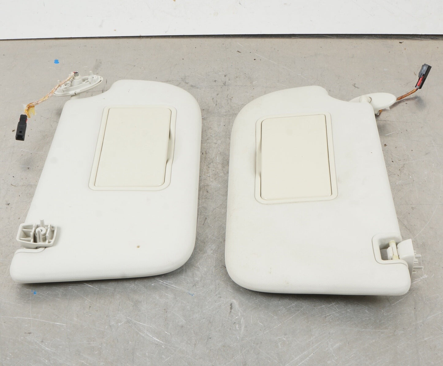 2015-2018 Ford Focus DRIVER Passenger Sun Visor Sunvisor OEM PAIR
