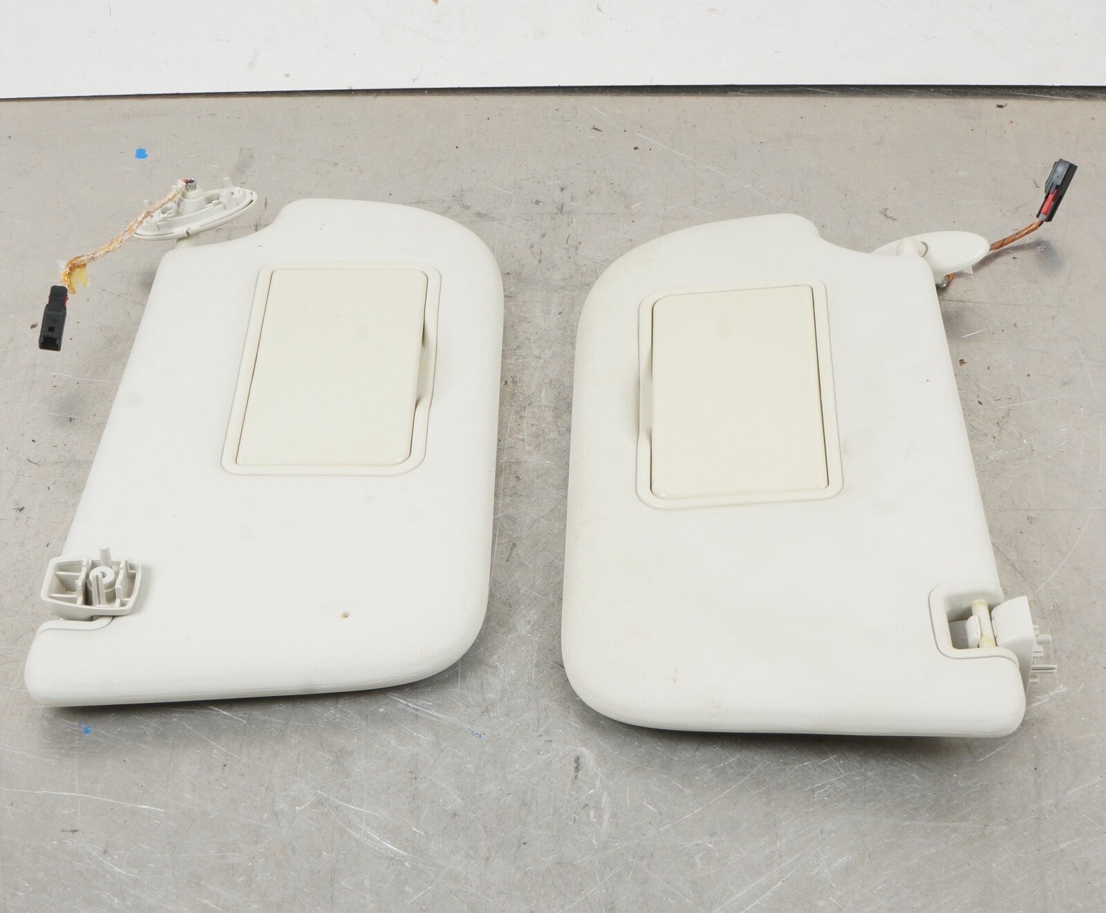 2015-2018 Ford Focus DRIVER Passenger Sun Visor Sunvisor OEM PAIR