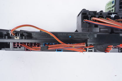 2004 - 2010  BMW 650i E63 E64 Power Distribution Power Relay Box 25613290  OEM