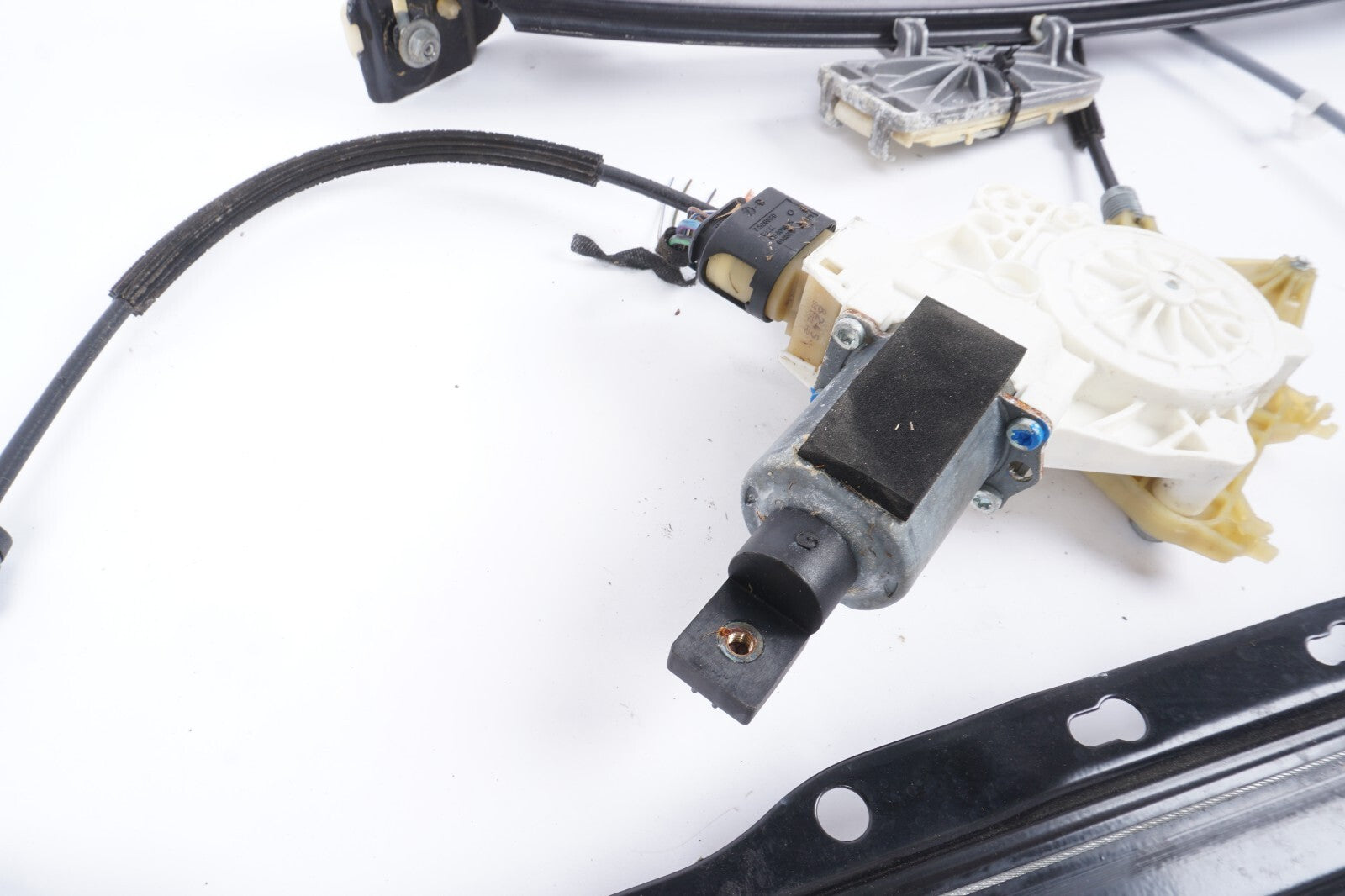 07 - 13 BMW 328i 335i Convertible Front Right Passenger Window Regulator OEM