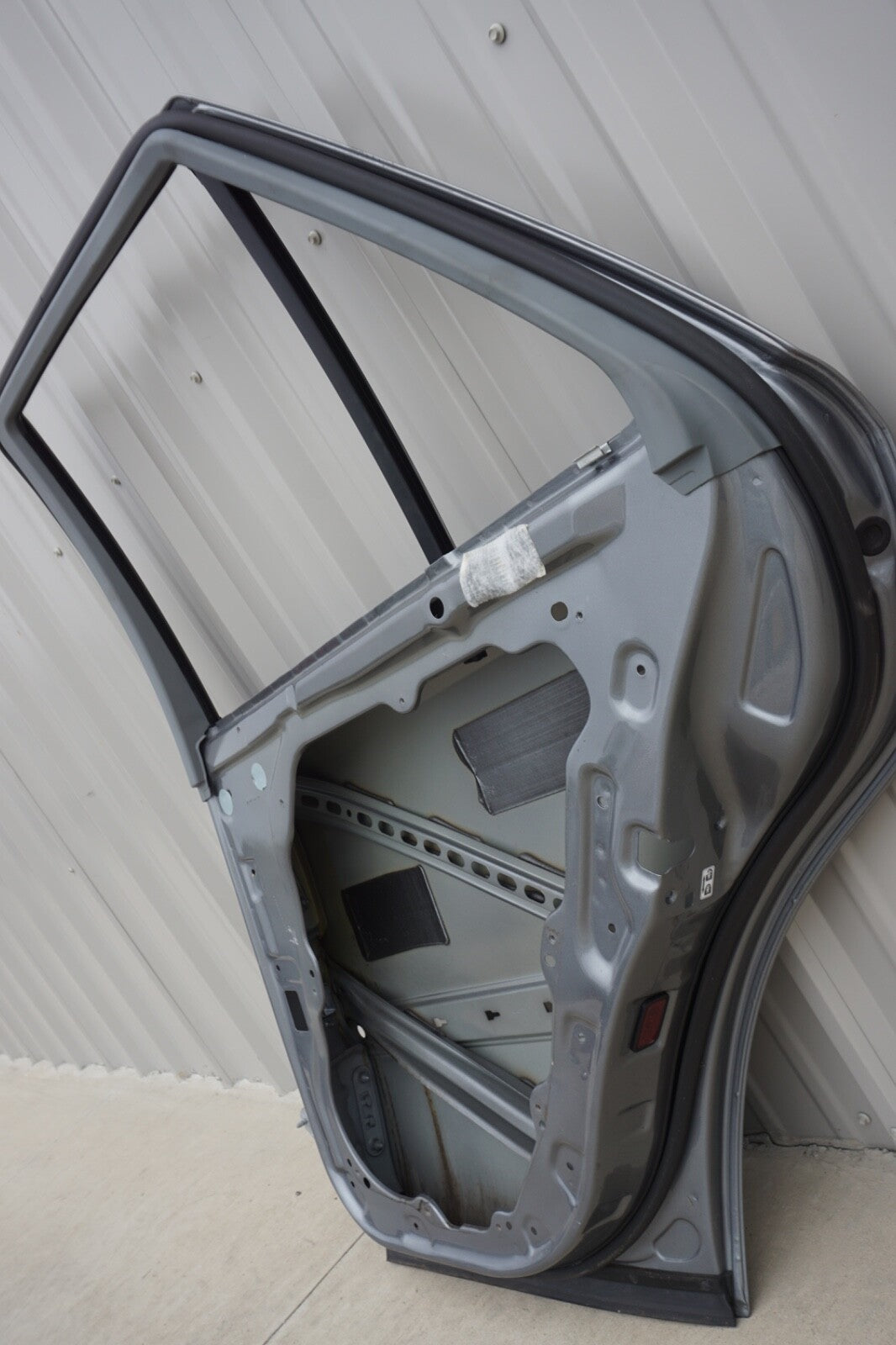 06 - 11 Mercedes W164 ML63 ML350 ML500 REAR RIGHT PASSENGER SIDE DOOR SHELL OEM