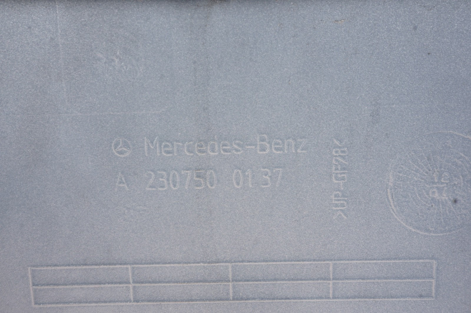 2003 - 12 Mercedes R230 SL500 SL550 SL55 AMG Trunk Lid License Plate Holder OEM