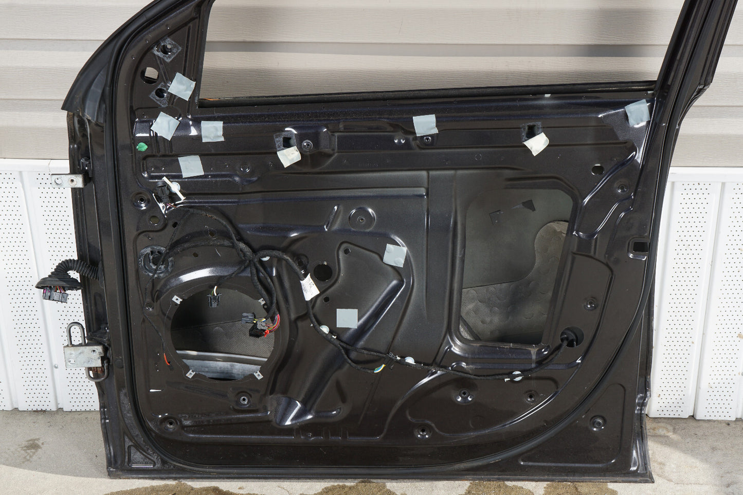 2007 - 2009 AUDI Q7 FRONT RIGHT PASSENGER DOOR SHELL OEM