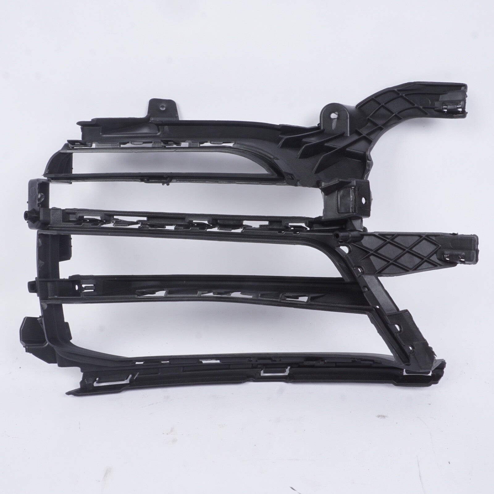 For 2019-2022 Porsche Macan Right Side Front Bumper Fog Light Cover Bracket