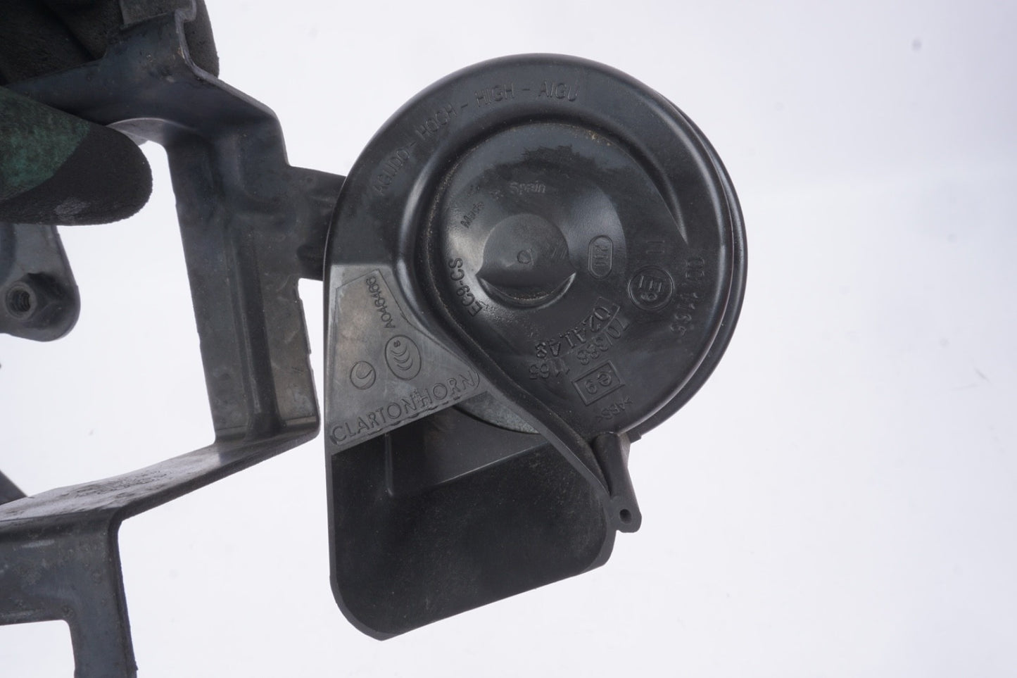 2011 - 2017 AUDI A8L HORN SIGNAL W/ BRACKET SET OF 2 OEM