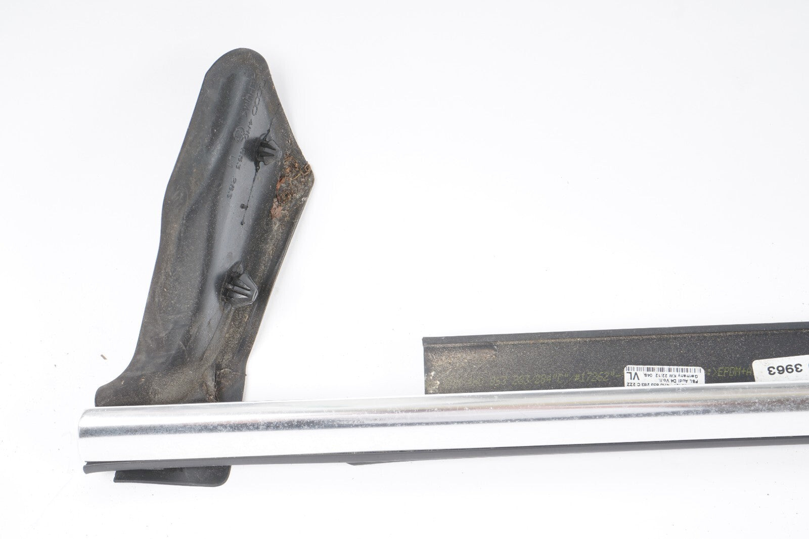 11-17 AUDI A8L FRONT LEFT DRIVER SIDE DOOR WINDOW BELT MOLDING CHROME OEM