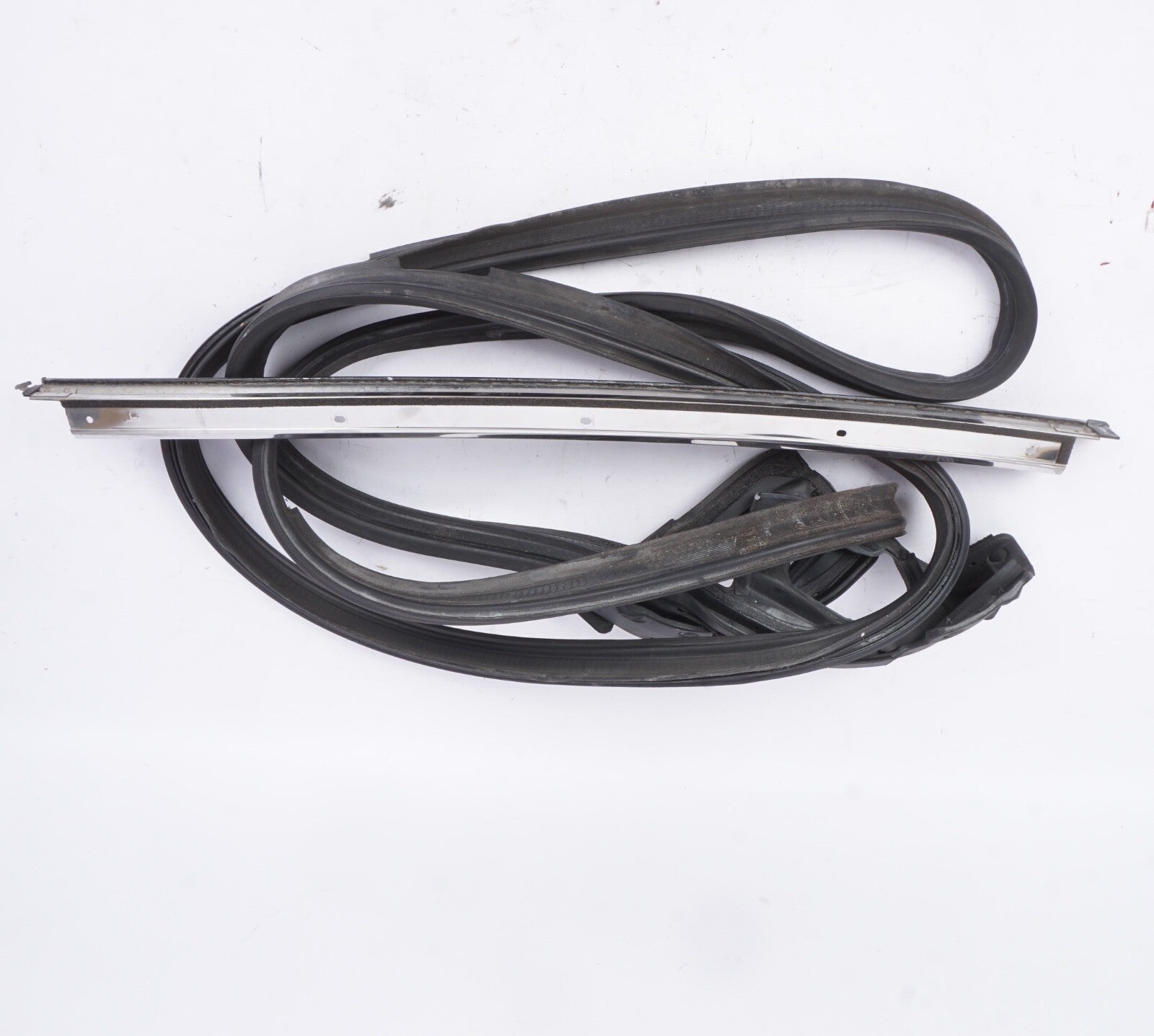 10-14 MERCEDES-BENZ C207 E350 COUPE REAR LEFT SIDE WINDOW SEAL