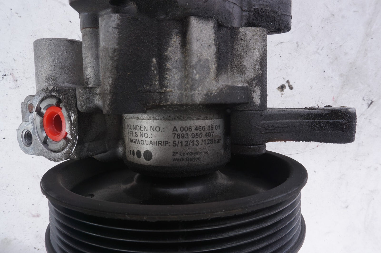 12-15 Mercedes W204 C250 SLK250 Power Steering Pump A0064663601 OEM